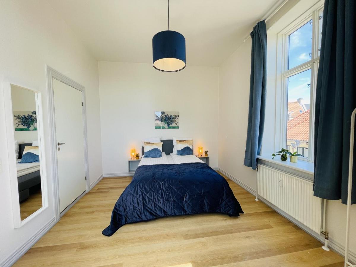 Aday - Blue Light Suite Apartment In The Center Of イェリング エクステリア 写真